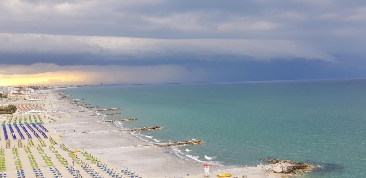 Sul Mare... Daire Misano Adriatico Dış mekan fotoğraf
