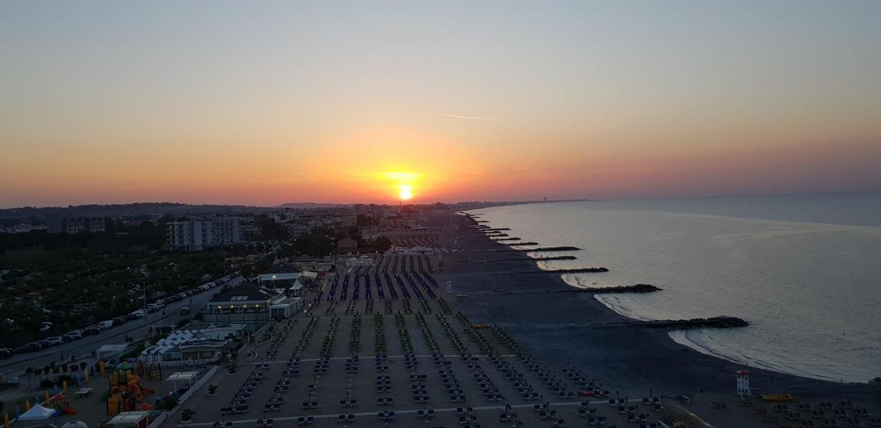 Sul Mare... Daire Misano Adriatico Dış mekan fotoğraf