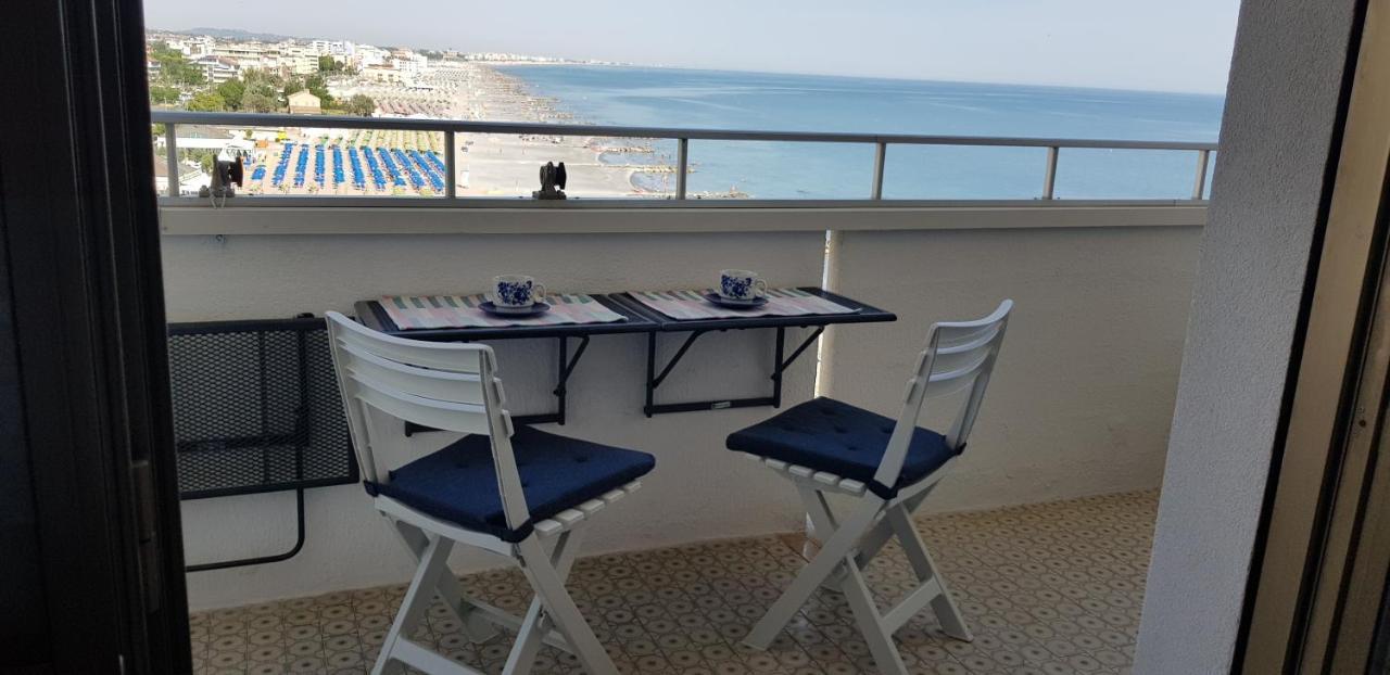 Sul Mare... Daire Misano Adriatico Dış mekan fotoğraf
